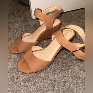 Women tan wedges